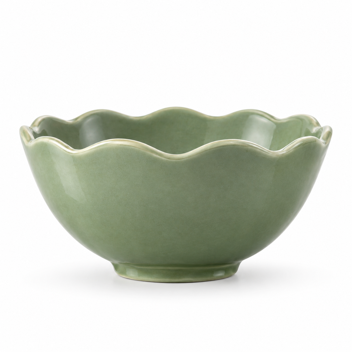 Close-up of scalloped edge on naldony ceramic bowl.