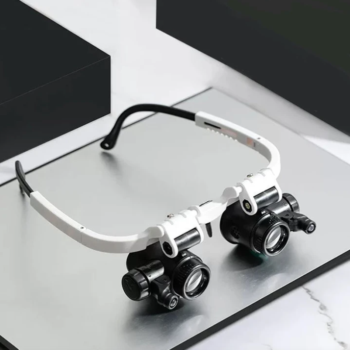 Magnifying glasses with LED light