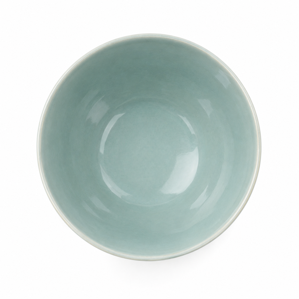 Decorative pedestal bowl in ceramic.