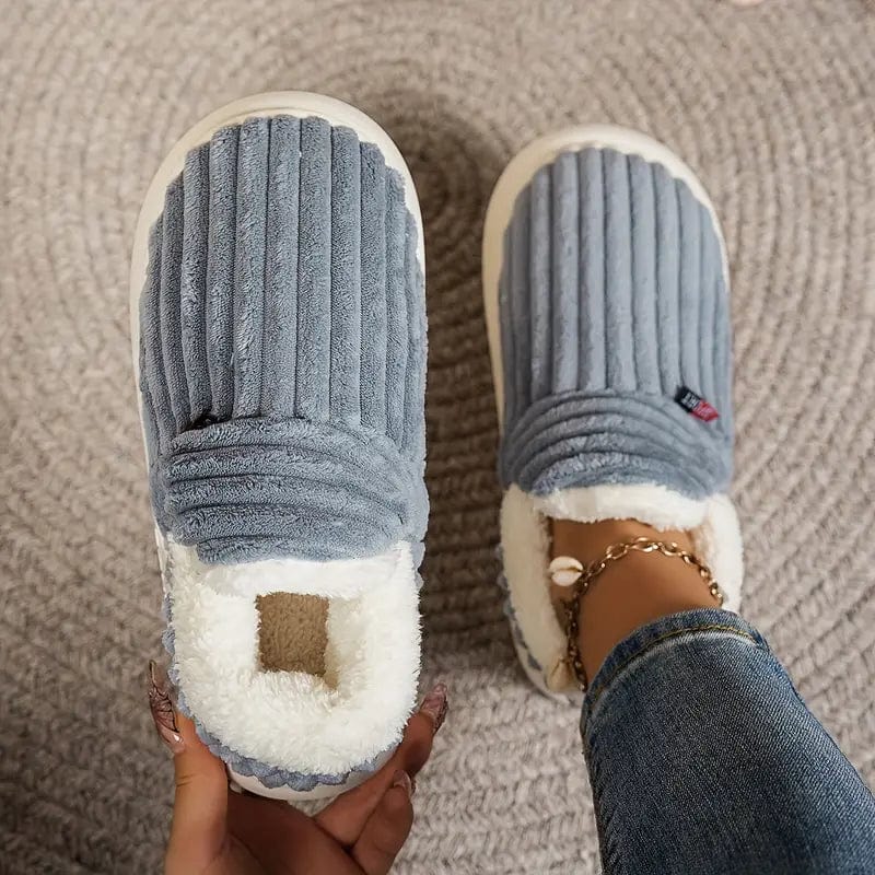 Closed-back winter slippers in ribbed fabric with fleece lining