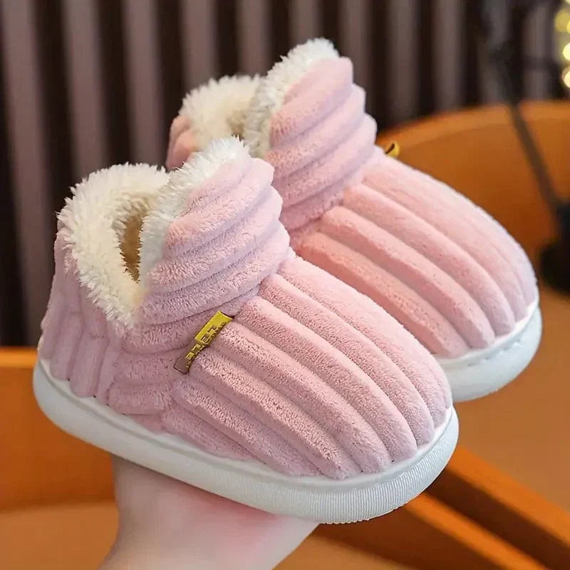 Closed-back winter slippers in ribbed fabric with fleece lining