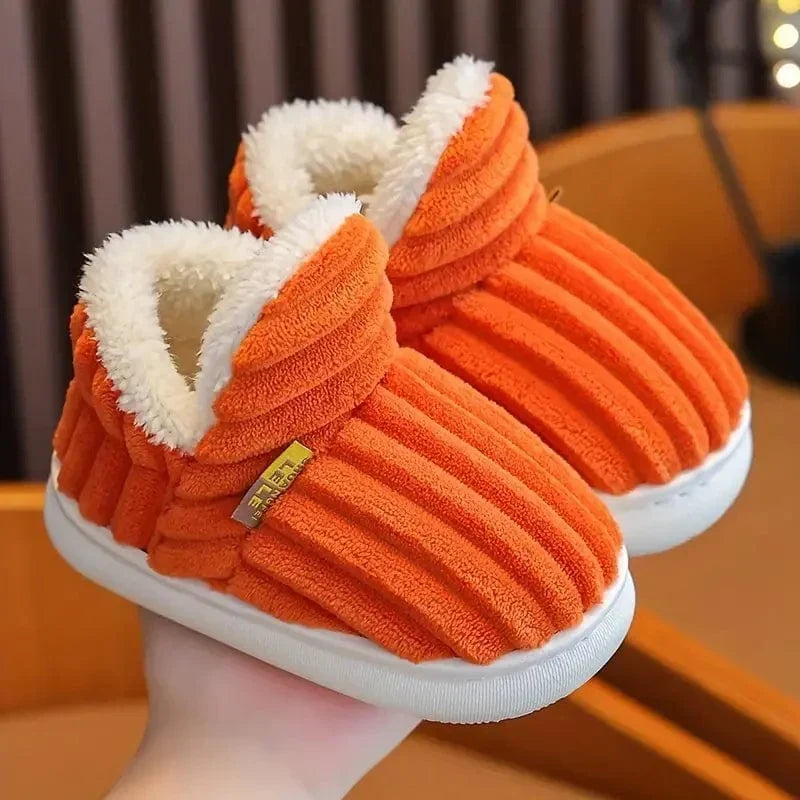 Closed-back winter slippers in ribbed fabric with fleece lining