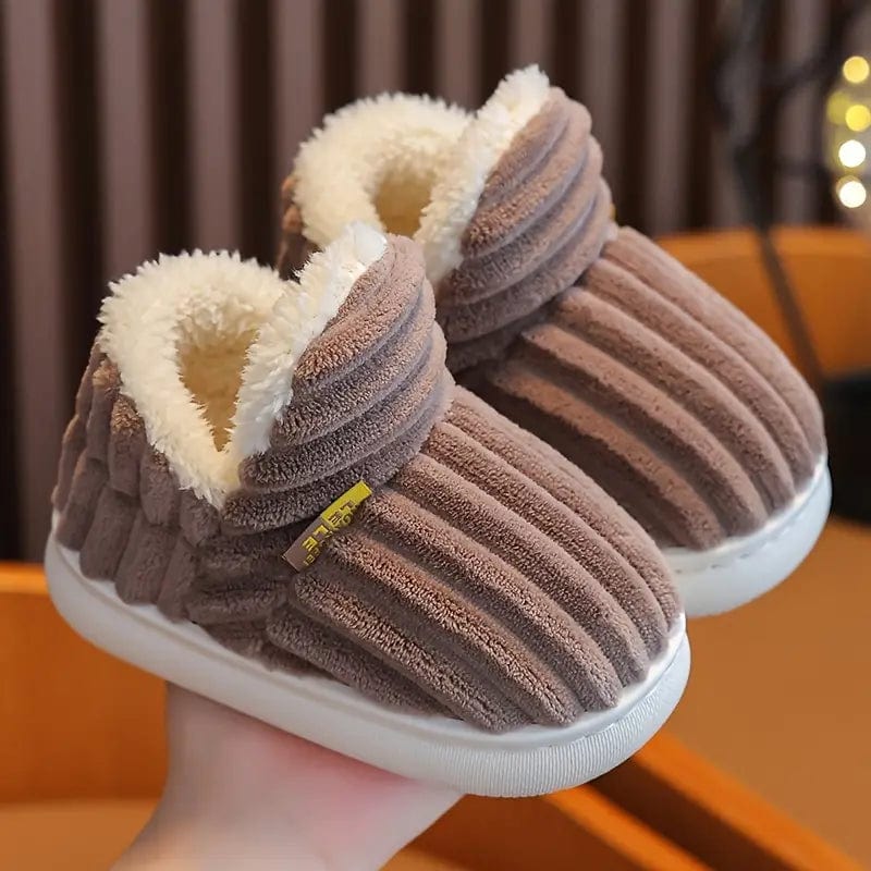Closed-back winter slippers in ribbed fabric with fleece lining