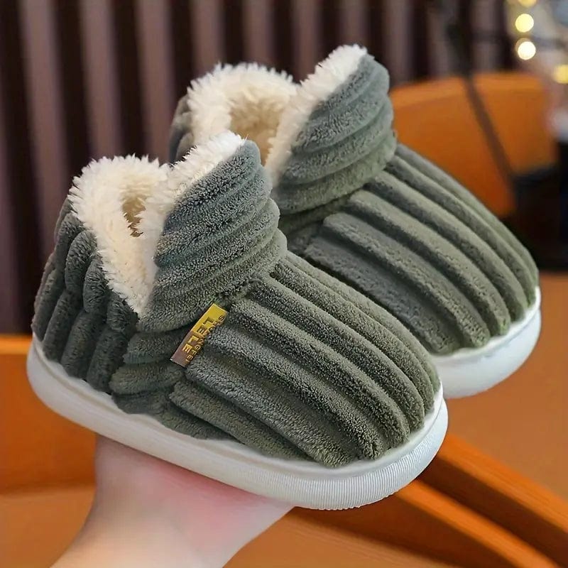 Closed-back winter slippers in ribbed fabric with fleece lining