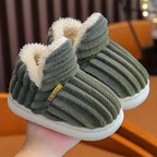 Closed-back winter slippers in ribbed fabric with fleece lining