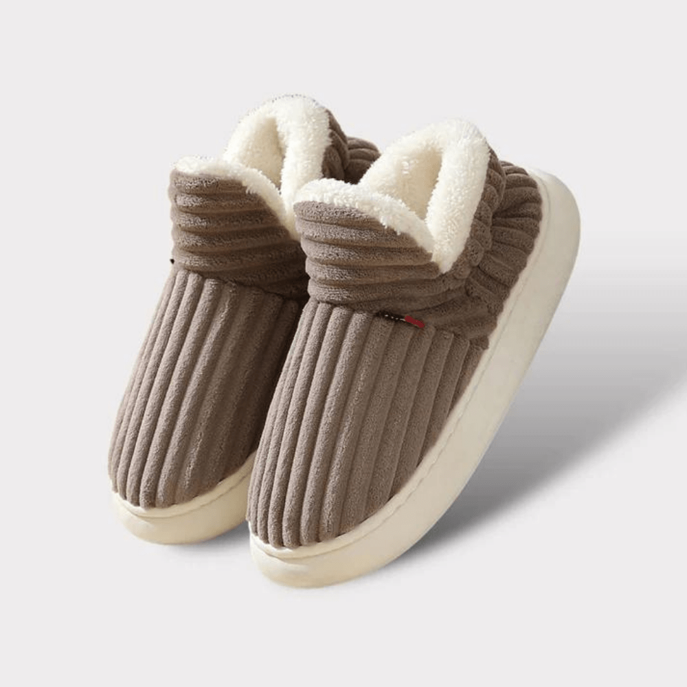Closed-back winter slippers in ribbed fabric with fleece lining