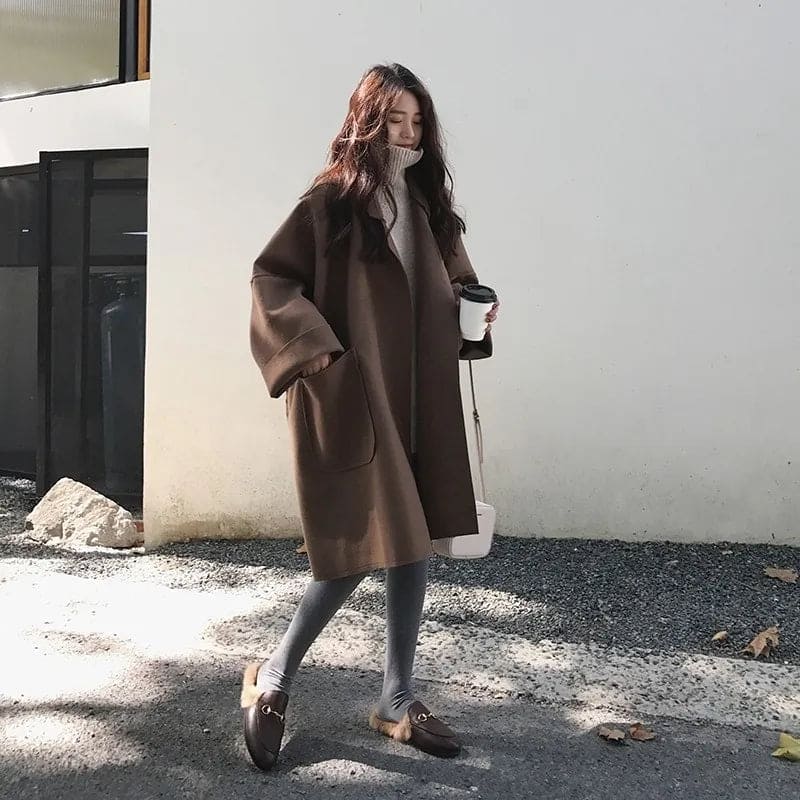 Women's oversized coat with patch pockets