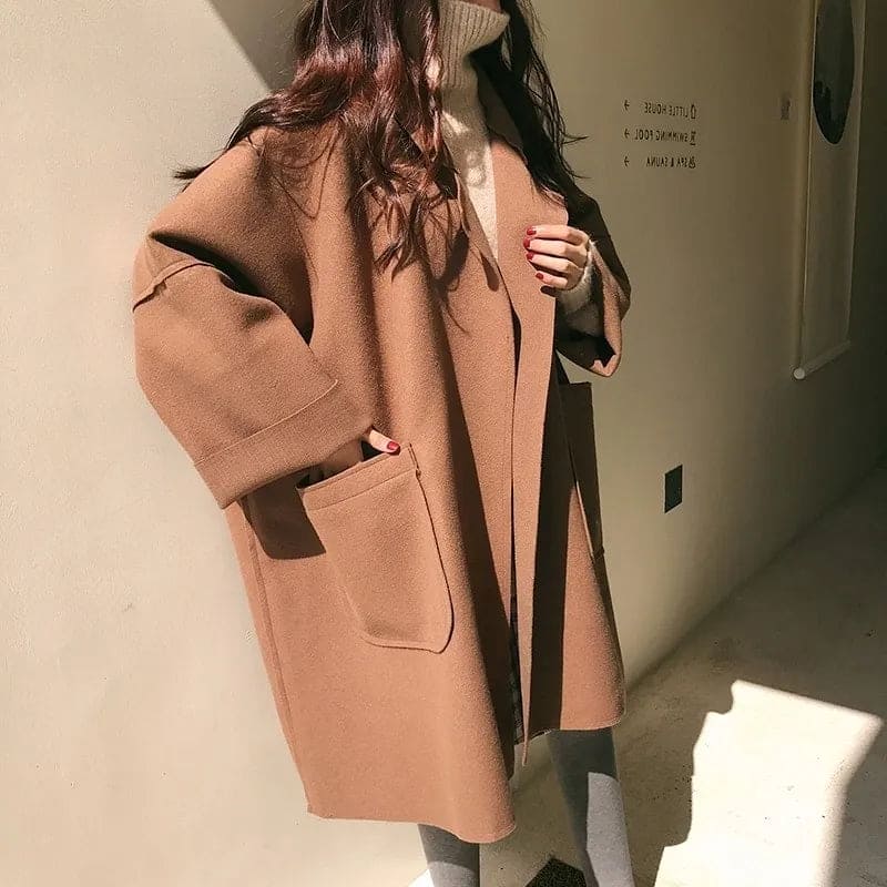 Women's oversized coat with patch pockets