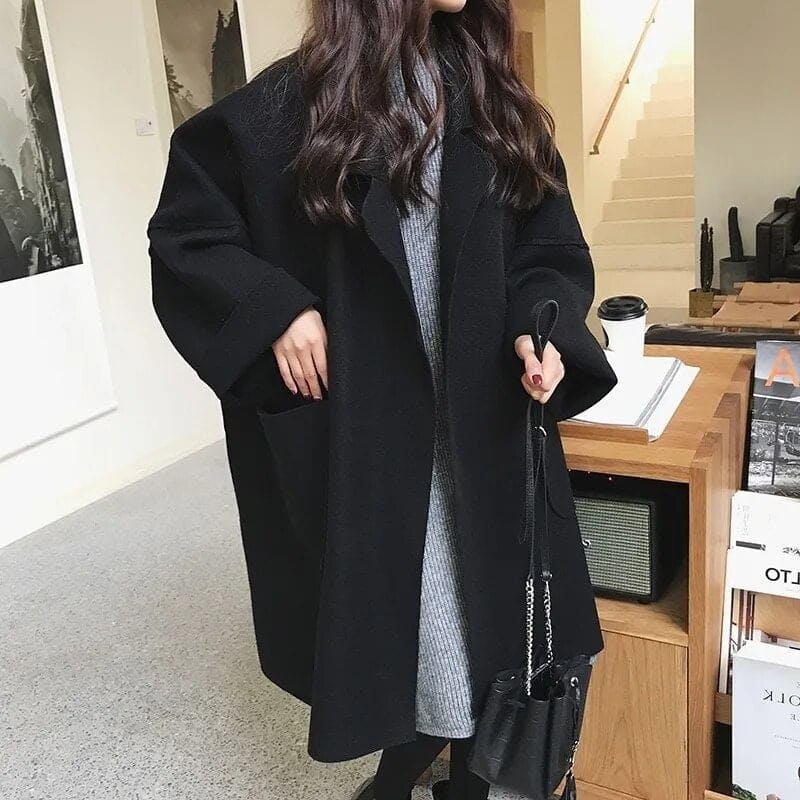 Women's oversized coat with patch pockets