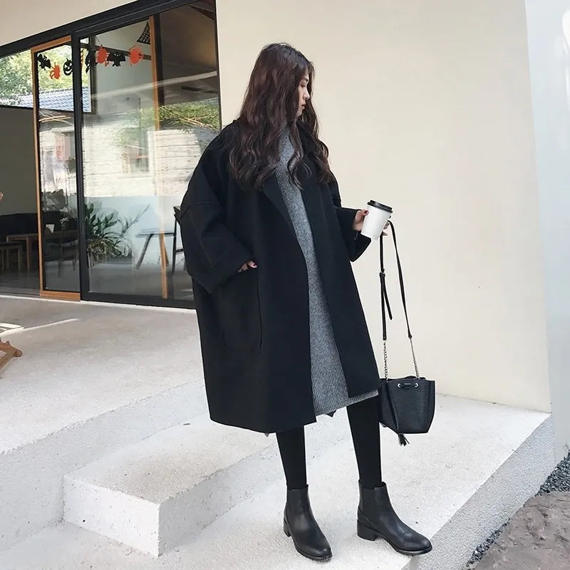 Women's oversized coat with patch pockets