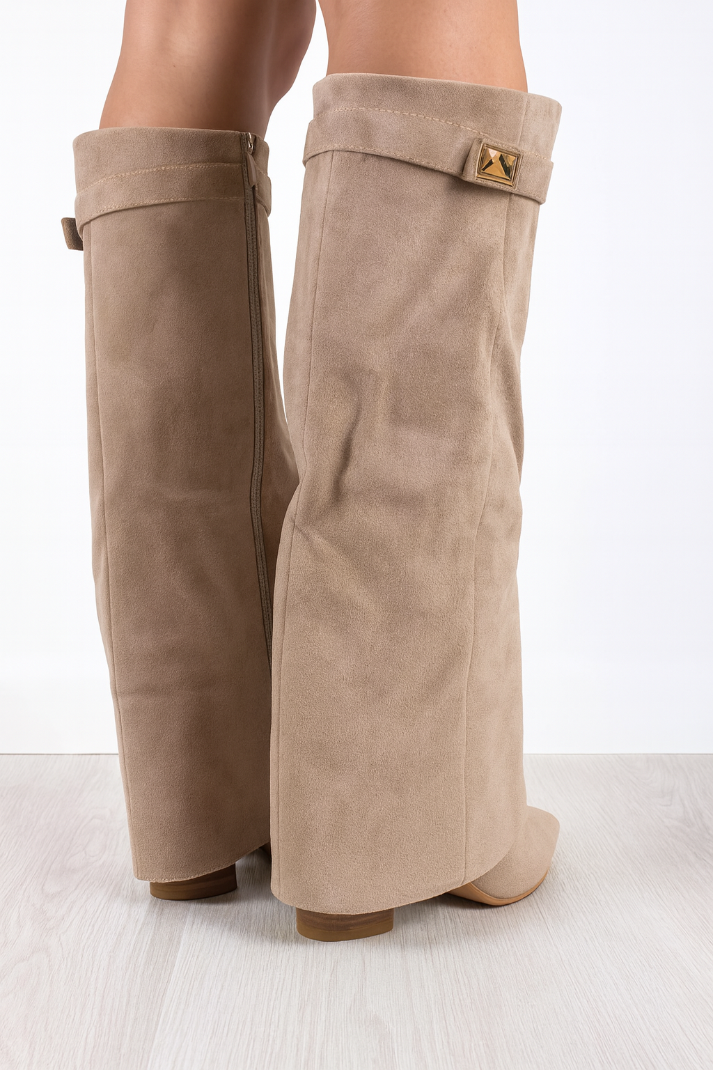 Elegant women’s high boots in leather or suede, 8.5 cm heel