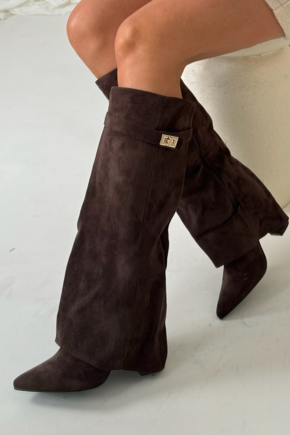 Elegant women’s high boots in leather or suede, 8.5 cm heel