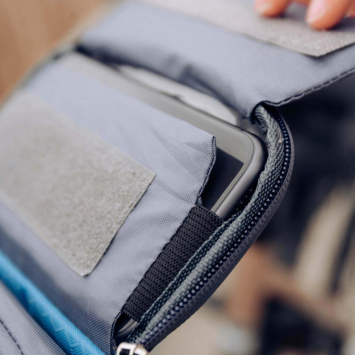 Bike Handlebar Storage Bag with Touchscreen Phone Compartment