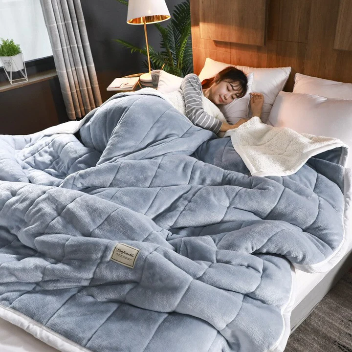 Cosy Winter Blanket | Soft Velvet & Lambswool | Machine Washable | Ideal for Autumn & Winter