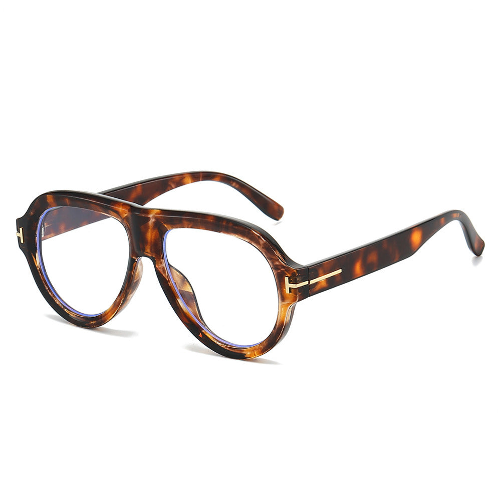 Fashion-Forward Bold Geometric Sunglasses