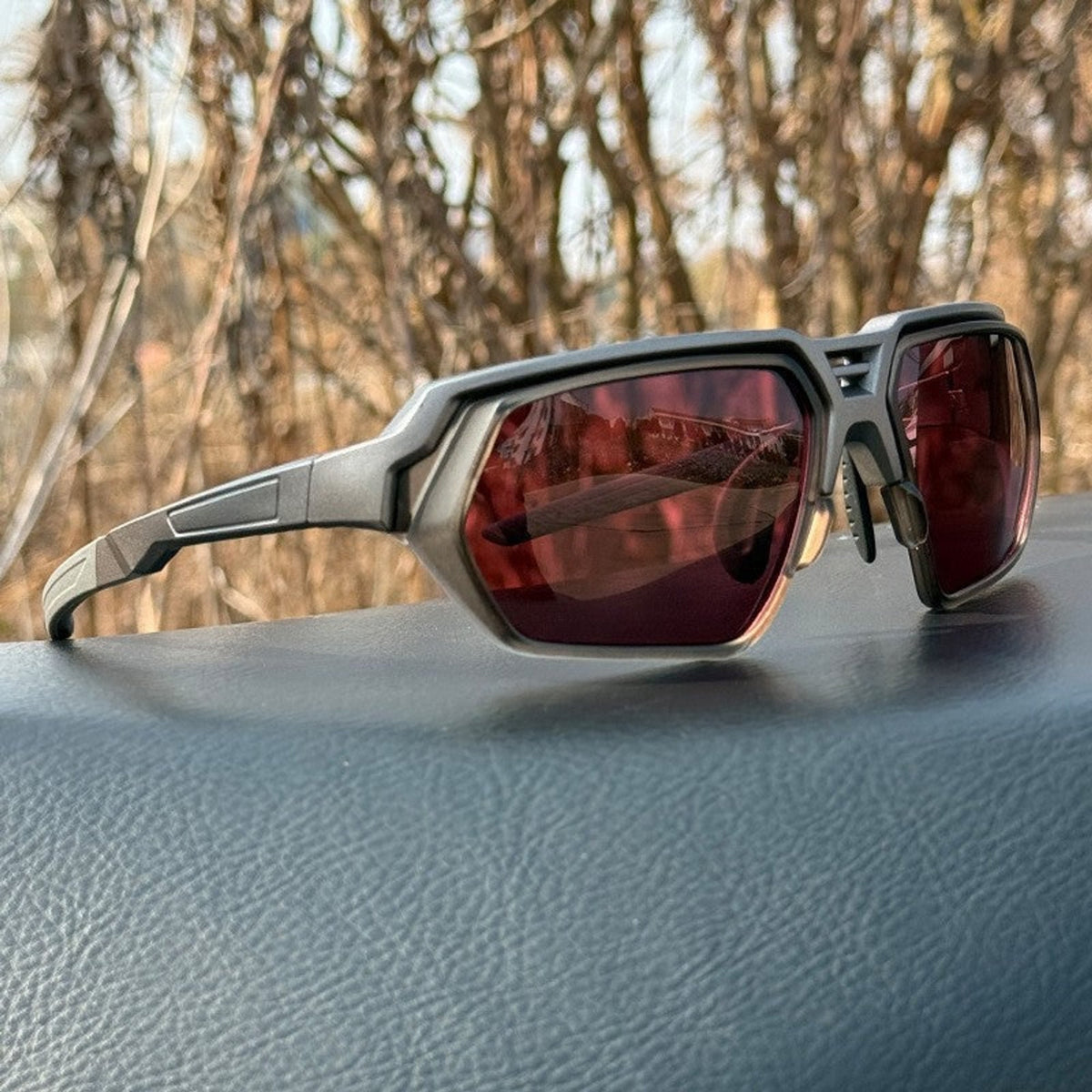Photochromic Polarised Sports Sunglasses With Night-Enhancing Lenses And Tactical Wrap