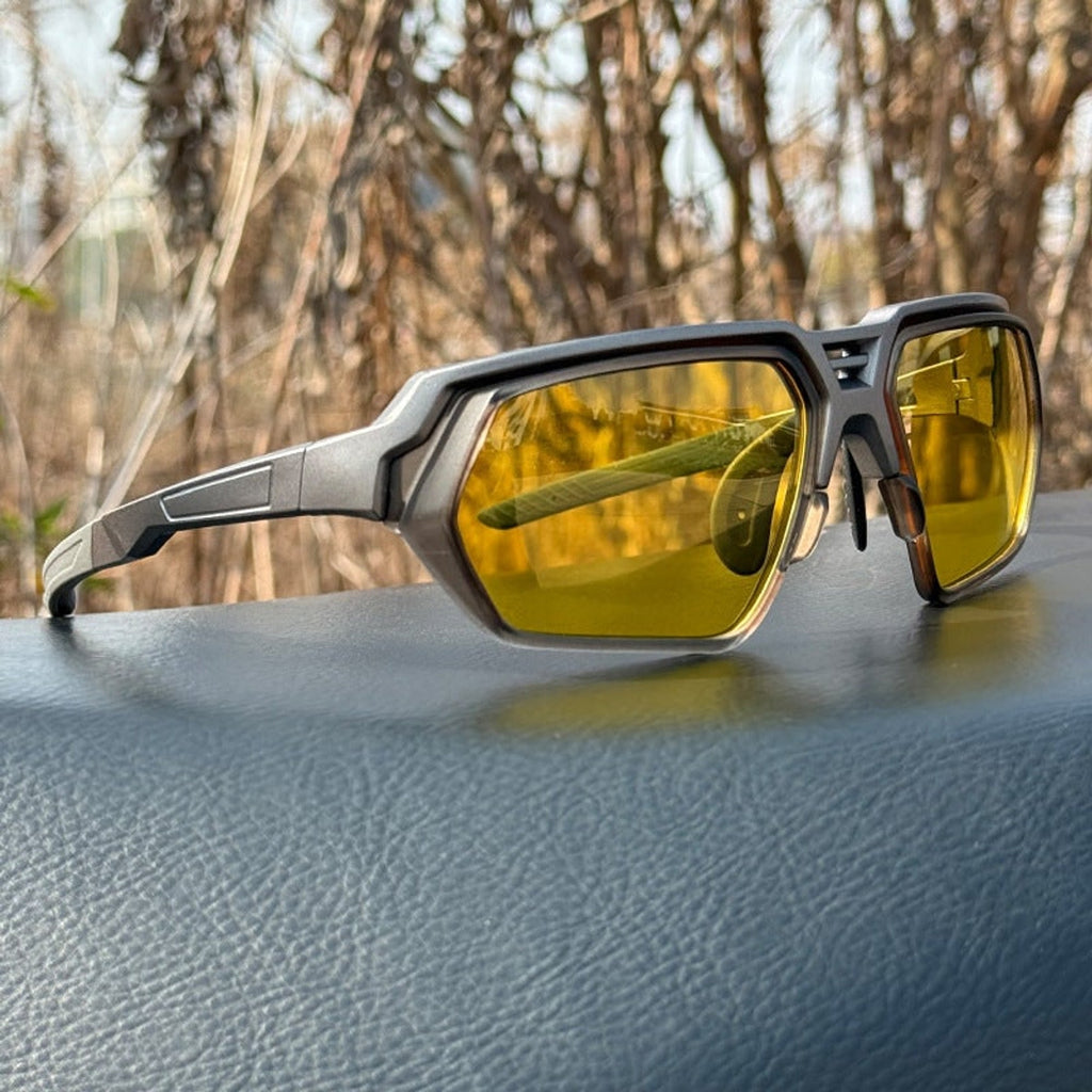 Photochromic Polarised Sports Sunglasses With Night-Enhancing Lenses And Tactical Wrap