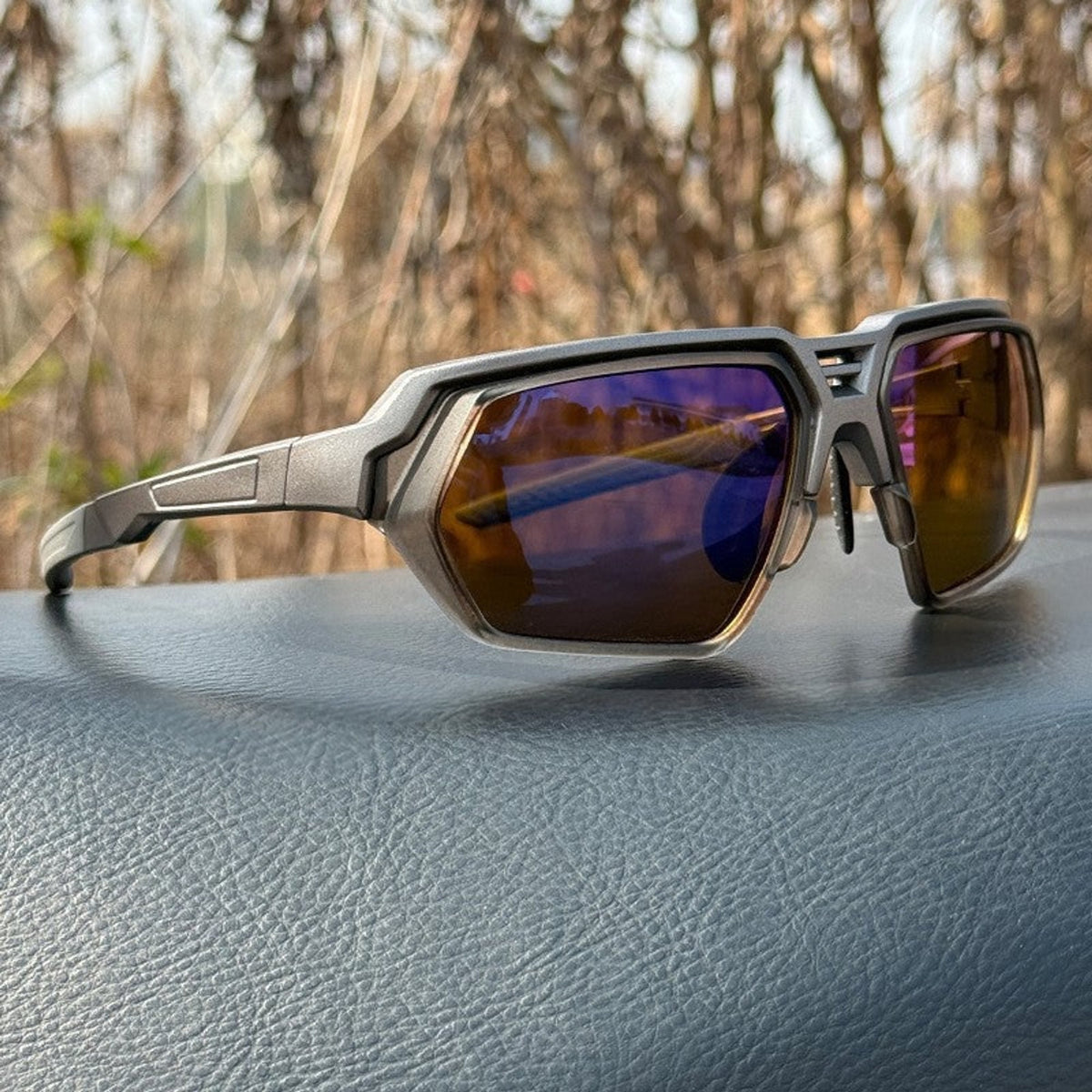 Photochromic Polarised Sports Sunglasses With Night-Enhancing Lenses And Tactical Wrap