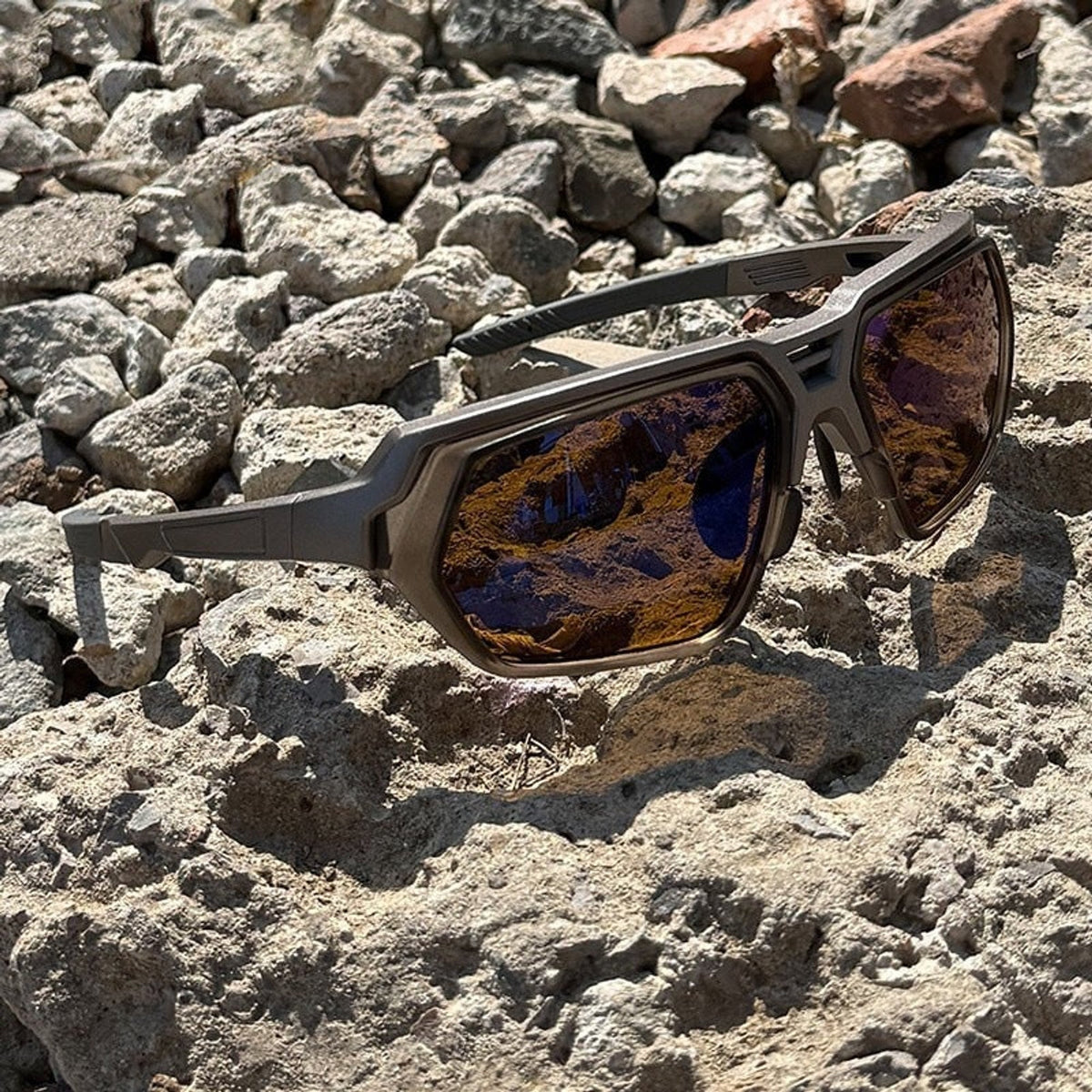 Photochromic Polarised Sports Sunglasses With Night-Enhancing Lenses And Tactical Wrap