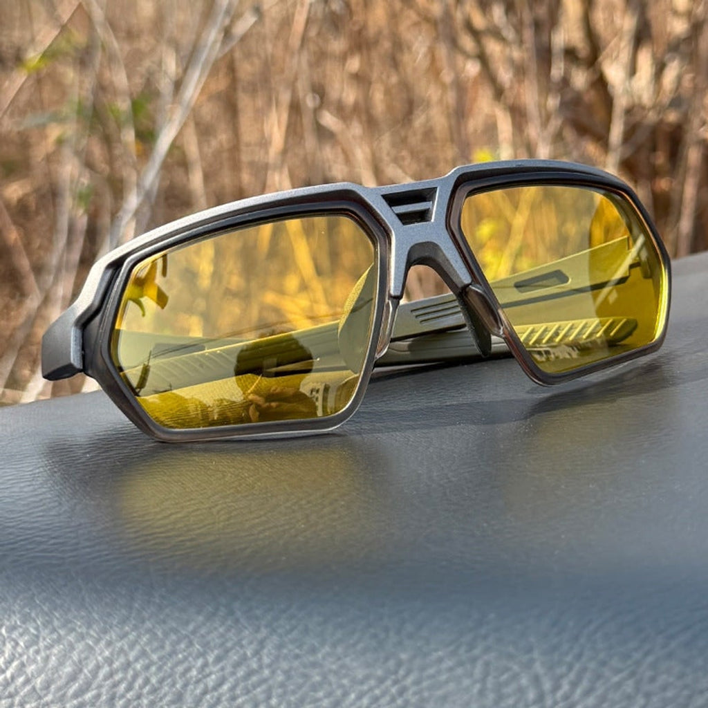 Photochromic Polarised Sports Sunglasses With Night-Enhancing Lenses And Tactical Wrap