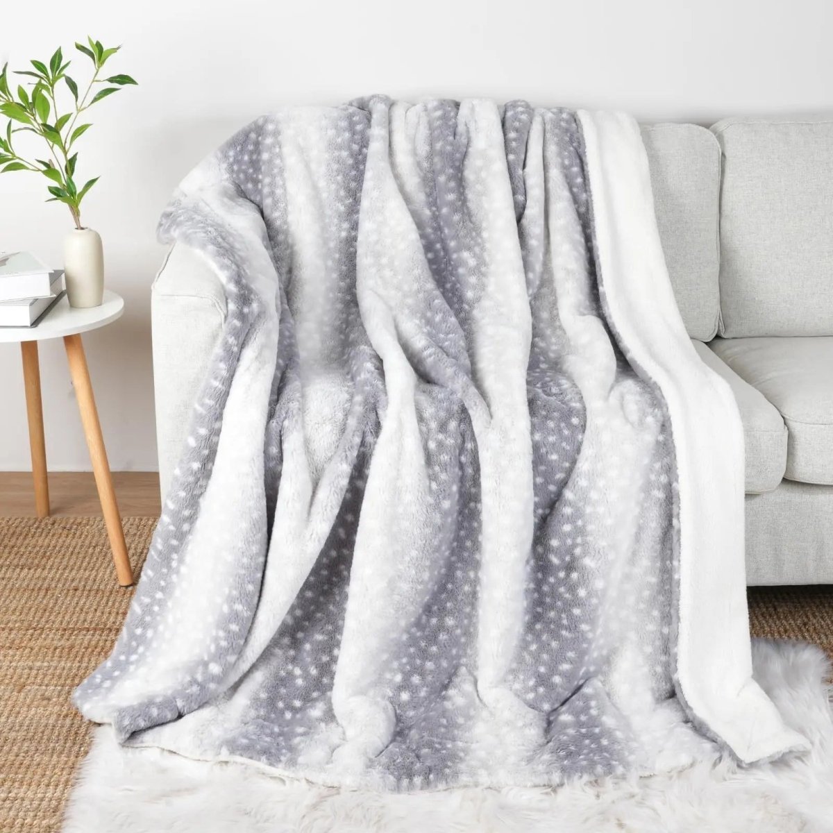 Reversible Deer Print Plush Throw Blanket, Double-Sided Faux Fur Feel