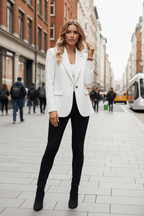 Women's single-breasted blazer in a relaxed fit